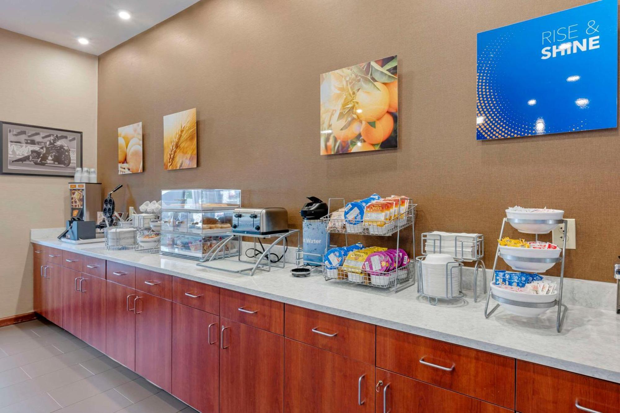 Comfort Suites West Indianapolis - Brownsburg Buitenkant foto